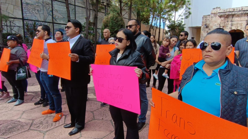 Familiares y amigos dan el último adiós a Miriam Ríos, comisionada de MC en Michoacán 