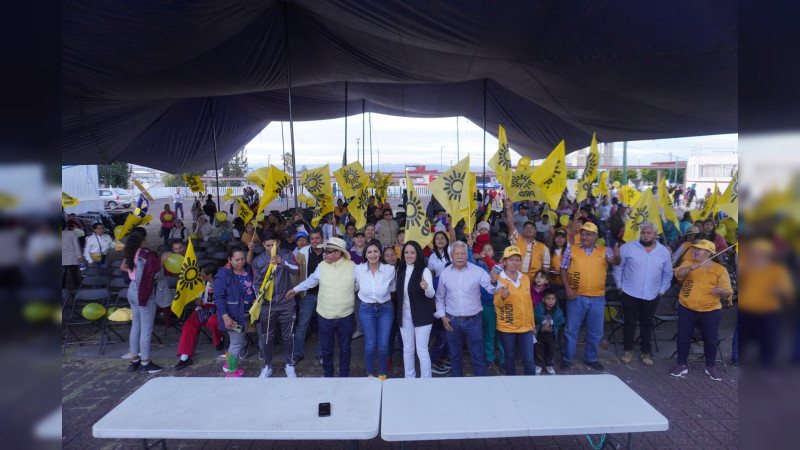 Se reúne Araceli Saucedo Reyes con militancia perredista en la Colonia Primo Tapia Oriente de Morelia 