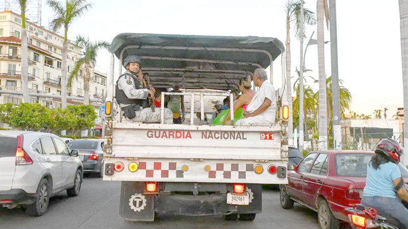 De manera paulatina reanuda actividades el transporte público en Acapulco tras amenazas 