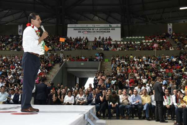 Inauguran Gobernador y Sedesol lechería 400 de Liconsa en Michoacán 