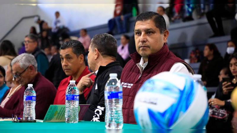 Inaugura Nacho Campos los Juegos Deportivos Nacionales Escolares etapa regional en Uruapan 
