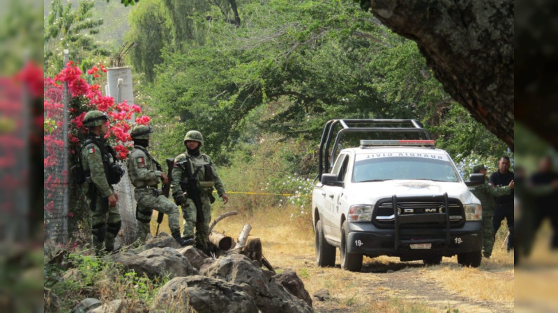 Localizan cuerpo sin cabeza en inmediaciones de la carretera Parácuaro – Apatzingán, Michoacán 