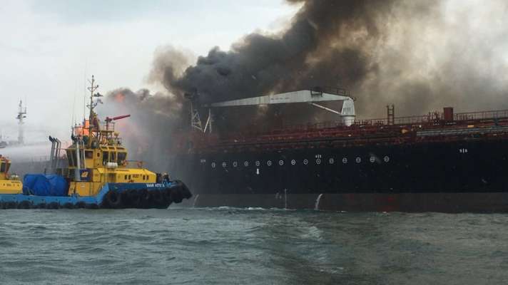 Explosión e incendio en buque petrolero en Veracruz - Foto 2 