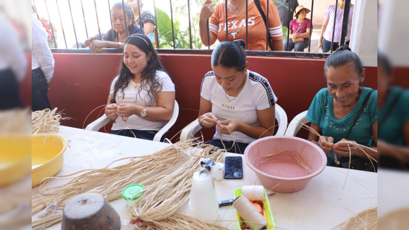Proyectos productivos comunitarios fortalecen economía de mujeres michoacanas