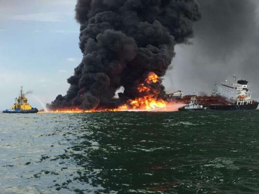 Autoridades descartan riesgo a población por incendio de buque Burgos - Foto 1 