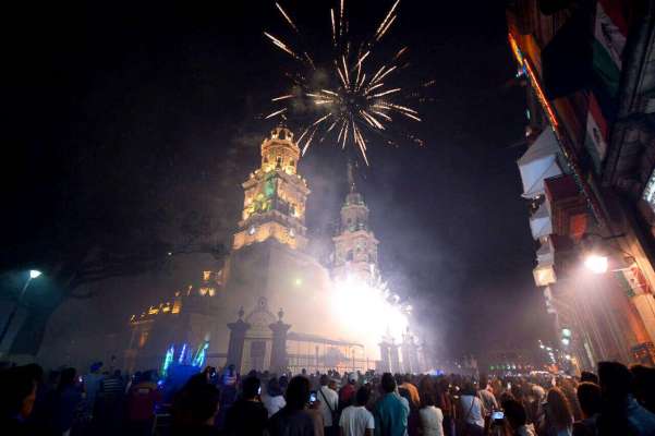 Música y luces multicolor, en la segunda jornada de la XIX Edición del Festival del Mariachi y Tradiciones Mexicanas - Foto 1 