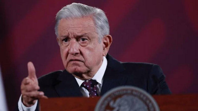 AMLO acusa “guerra sucia” por cobertura mediática a caída de una dovela del Tren Interurbano 