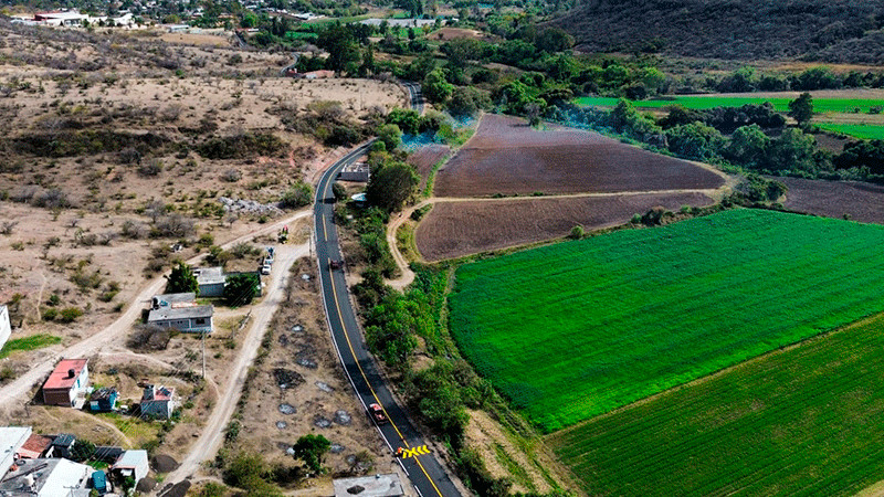 Inaugura Bladimir González camino de Ex Hacienda de Guadalupe a la Colonia Independencia (El Arquito) 