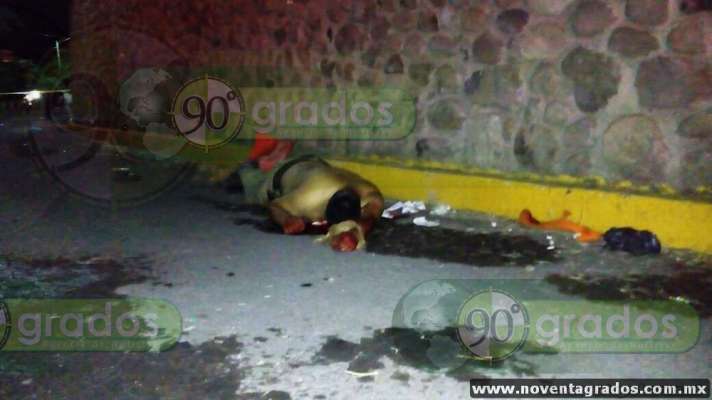 Asesinan a hombre y le dejan mensaje en Apatzingán, Michoacán - Foto 0 