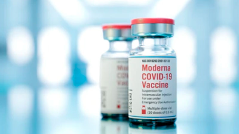 Farmacias empiezan a comercializar vacuna actualizada de Moderna contra Covid-19 