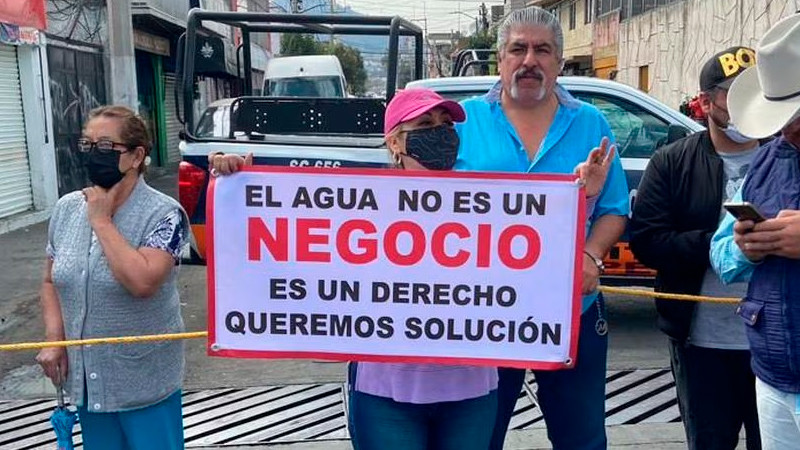 Habitantes de Ecatepec bloquean avenida 30-30; exigen suministro de agua 