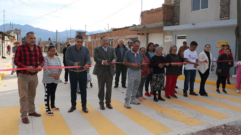 Téllez Marín inaugura la pavimentación hidráulica de la calle Ignacio Zaragoza de la colonia Francisco Villa