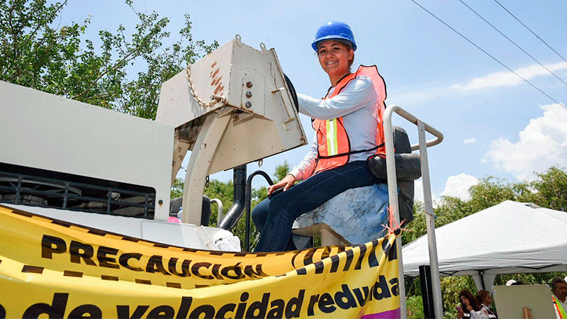 Perla Daniela se la rifa en la reconstrucción de carreteras 