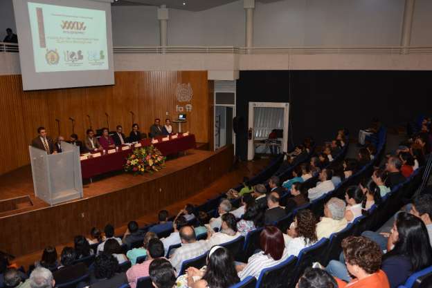 El capital humano, clave para enfrentar los retos en UMSNH: Medardo Serna 