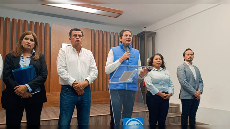 Concreta Alfonso Martínez Alcázar su registro como pre candidato con el PAN 