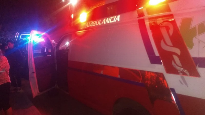 Accidente vehicular deja dos lesionados en Zitácuaro, Michoacán 