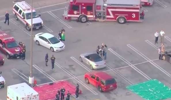 Balacera en centro comercial de Texas deja ocho heridos 