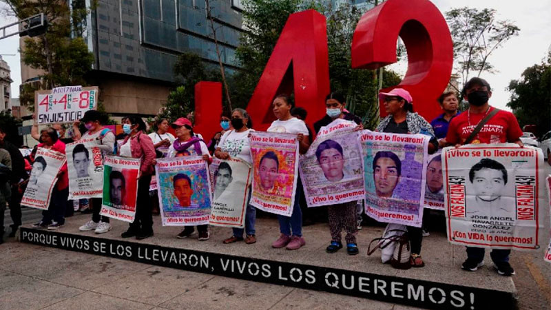 Fiscal del caso Ayotzinapa se reúne con AMLO 