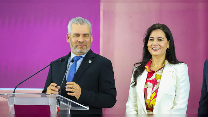 La SEP entrega 5 mil bases a docentes de Michoacán  