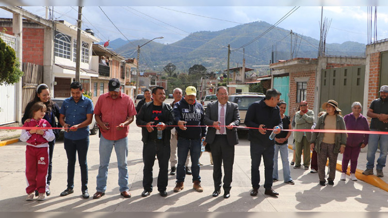 José Luis Téllez Marín, inauguró pavimentación hidráulica en Ciudad Hidalgo, Michoacán 