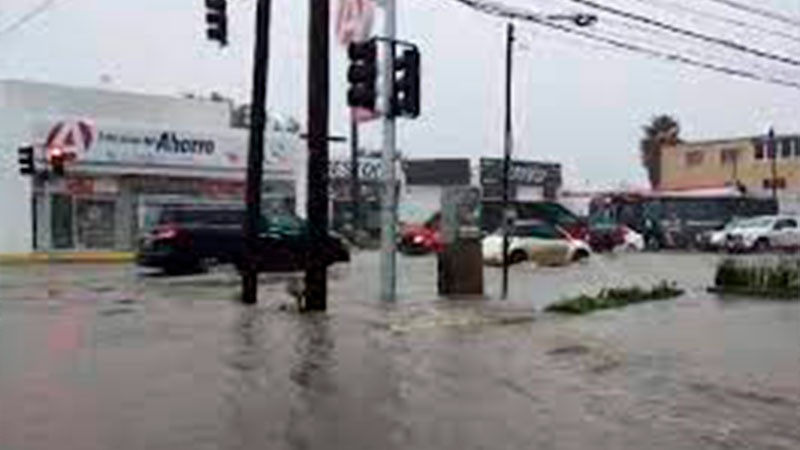 Tras fuertes lluvias, habilitan albergues en Tijuana  