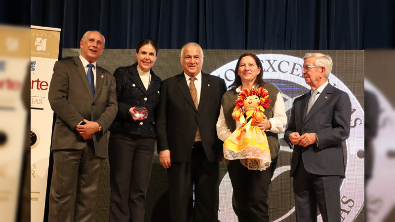 Recibe Querétaro premios excelencias en FITUR 