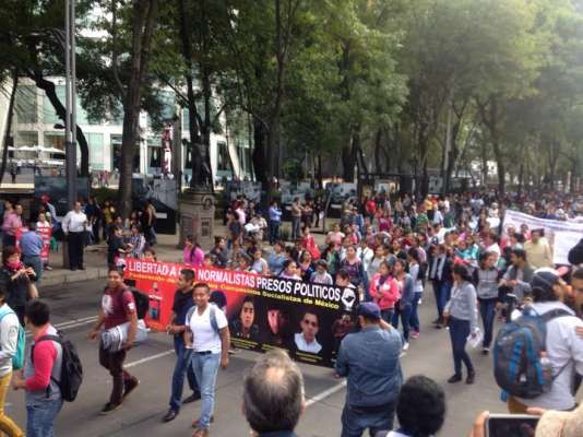 Arranca en el D.F. megamarcha a dos años de la desaparición de los normalistas de Ayotzinapa - Foto 0 