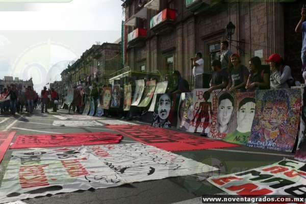 Vandalismo en Morelia, en marcha a dos años de desaparición de normalistas de  Ayotzinapa - Foto 5 
