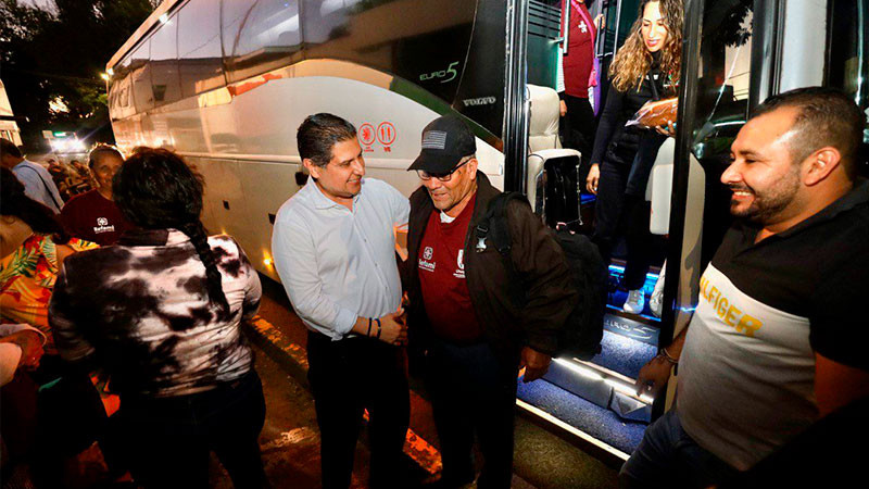 Logran visa 21 uruapenses para reencontrarse con sus familiares