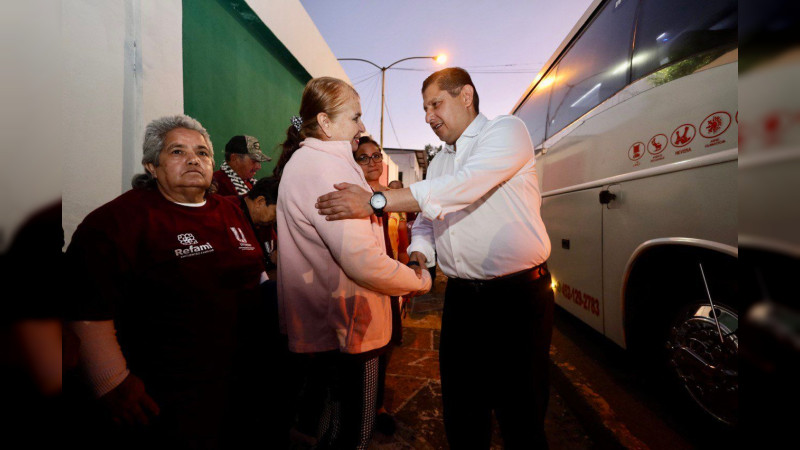 Logran visa 21 uruapenses para reencontrarse con sus familiares
