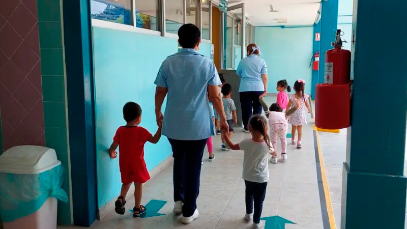 Reinician actividades 10 guarderías del IMSS en Acapulco, tras paso de "Otis" 