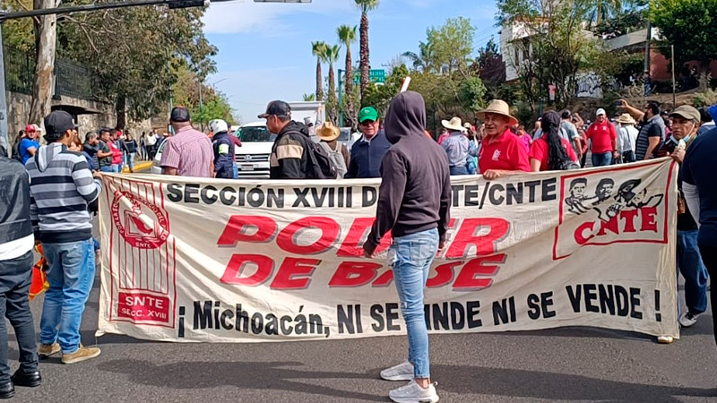 CNTE Poder de Base se preparan para salir en marcha, en Morelia, Michoacán