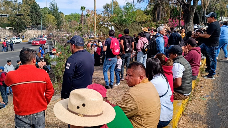 CNTE Poder de Base se preparan para salir en marcha, en Morelia, Michoacán