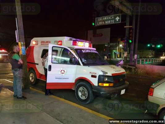 Choca ambulancia que trasladaba a tres policías heridos, en Morelia - Foto 2 