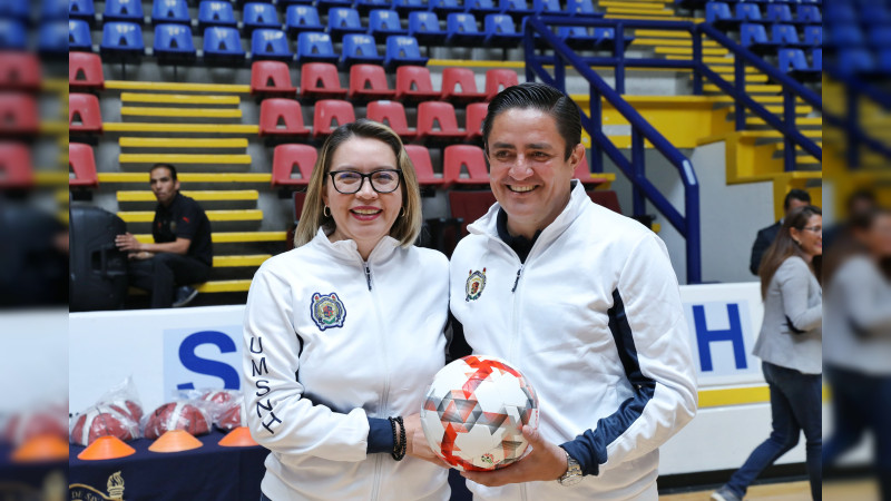 La Universidad Michoacana seguirá creciendo en deportes: Yarabí Ávila 