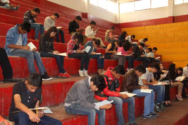153 jóvenes se presentaron para realizar aplicación del examen de ingreso al Bachillerato Nicolaita 