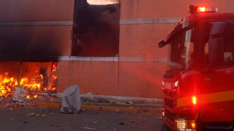 Se registra explosión por acumulación de gas en departamento de Los Reyes la Paz, Edomex, hay dos heridos 