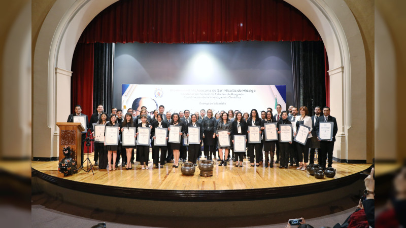 Por excelencia académica, Rectora de la UMSNH entrega la medalla “Dr. Ignacio Chávez Sánchez” 
