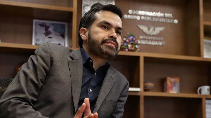 Jorge Álvarez Máynez promete que bajará precios de la gasolina si es presidente de México  