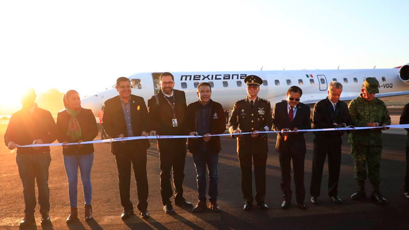 Arribó a Uruapan primer vuelo de CDMX de Mexicana de Aviación 