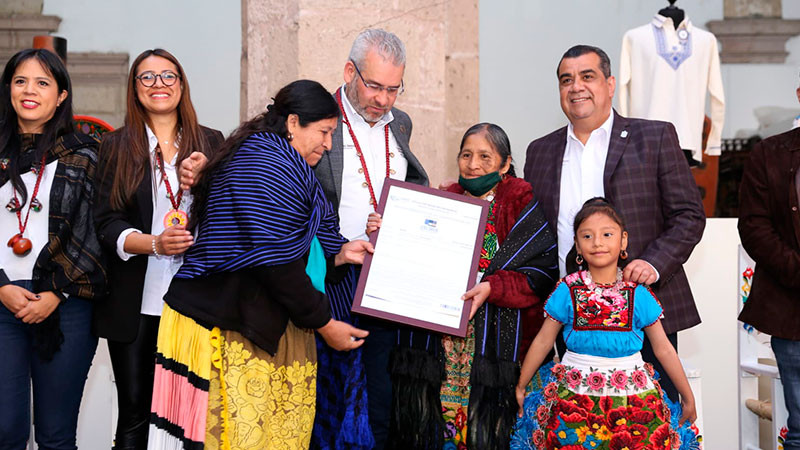En Michoacán, otorgan Certificación Artesanal a 6 marcas  