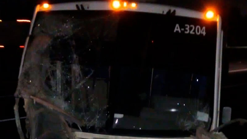 Camión de transporte choca con tráiler, en la carretera 57 del estado de Querétaro 