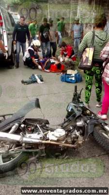 Lesionado motociclista tras derrapar más de treinta metros en Uruapan, Michoacán - Foto 1 