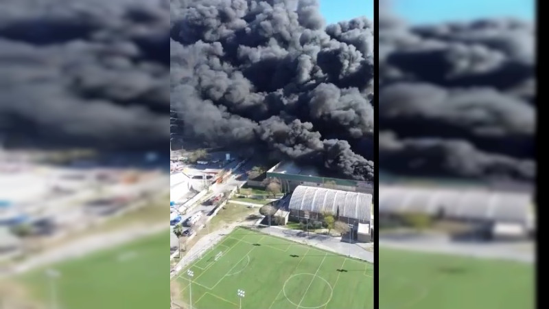 Controlan 100% de incendio en empresa de plásticos en San Nicolás de los Garza, en Monterrey 