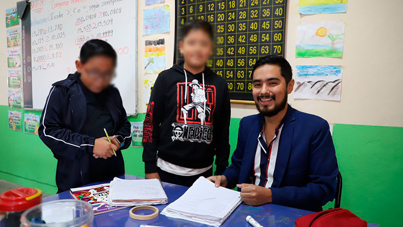 Alan Rodrigo, el profe normalista que pone en alto a Michoacán 