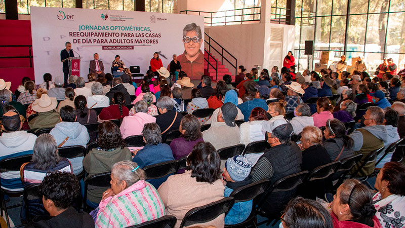 Entrega DIF Michoacán apoyos para estancias de adultos mayores 