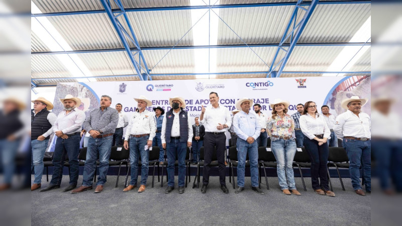 Entrega gobernador apoyos a ganaderos ante sequía 
