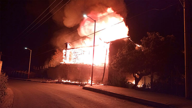 Incendio destruye cabaña en Zitácuaro, Michoacán 