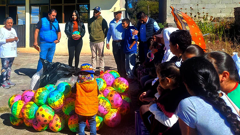 Antorchistas promueven obras en colonia popular de Irimbo, Michoacán 