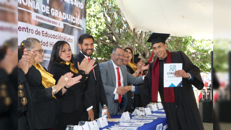 Téllez Marín preside acto del XVII Aniversario y Ceremonia de Graduación Generación 2023-2 del Centro de Educación Mixto